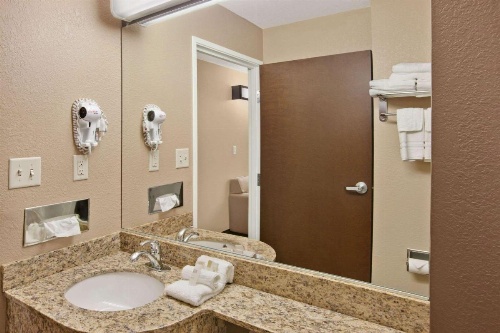 Microtel Inn & Suites by Wyndham Sayre image 17